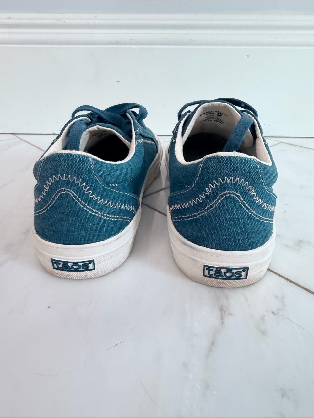 Taos Shoes Women’s 8.5 Denim Dark Blue Color Sneakers comfort walking support - Picture 3 of 9
